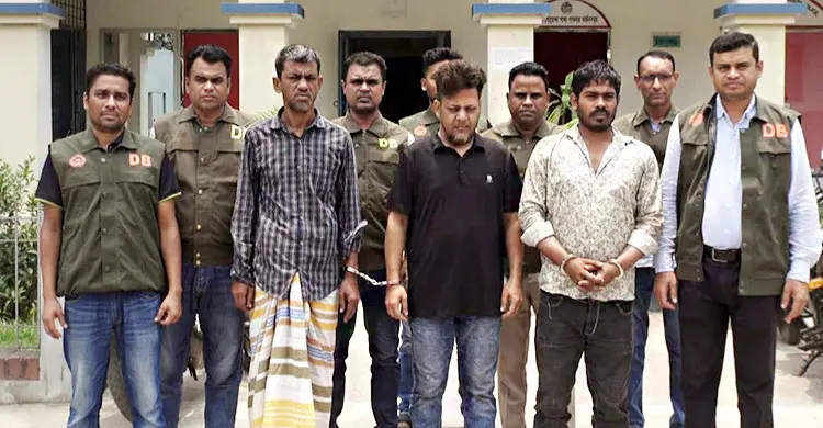 হাসপাতাল নির্মাণকাজে ২০ লাখ টাকা চাঁদা দাবি, গ্রেফতার ৩