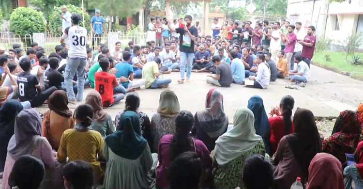 পাবনা টেক্সটাইল ইঞ্জিনিয়ারিং কলেজের প্রশাসনিক ভবনে তালা