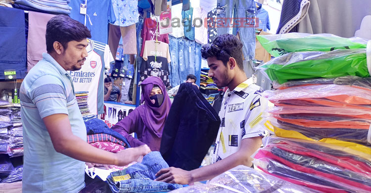 সাধ আর সাধ্যের সমন্বয় করে এখনো মার্কেটে ঢুকতে পারেননি নিম্নবিত্তরা