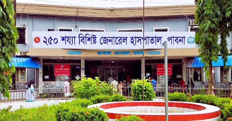 হাসপাতালের মেঝেতে গাদাগাদি করে চলছে হাম আক্রান্ত শিশুর চিকিৎসা