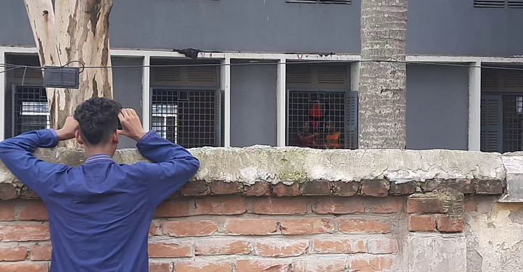 উৎসাহী দর্শনার্থী-ইউটিউবারদের উৎপাতে নাকাল রোগী