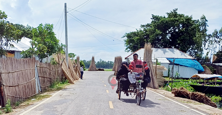 সড়কে বদলে গেছে কৃষির চিত্র