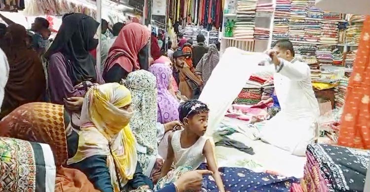 ঈশ্বরদীতে ক্রেতা সমাগমের তুলনায় বেচাকেনা কম 