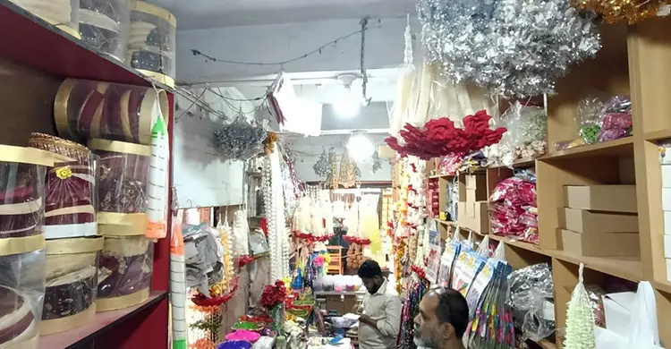 ঈশ্বরদীতে বিয়ের হিড়িক, সাজসজ্জা সামগ্রী বিক্রির ধুম