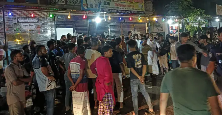 একমাত্র ছেলের বিয়ের বাজার করে ফিরছিলেন দম্পতি, ট্রাকচাপায় দুজনই নিহত