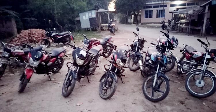 কৃষকদল নেতার বাড়ির পাশ থেকে লুট হওয়া ৯ মোটরসাইকেল উদ্ধার
