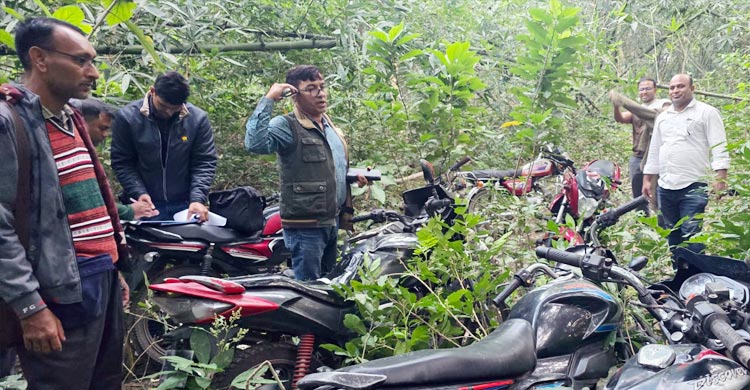 কৃষকদল নেতার বাড়ির পাশ থেকে লুট হওয়া ৯ মোটরসাইকেল উদ্ধার