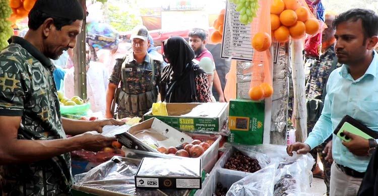 ফলের দাম বেশি রাখায় ৬ প্রতিষ্ঠানকে জরিমানা