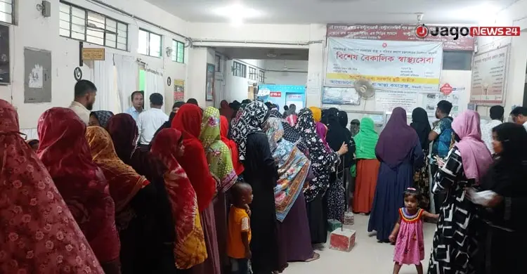 চার ঘণ্টা লাইনে দাঁড়িয়ে ডাক্তারের দেখা পান দুই মিনিট