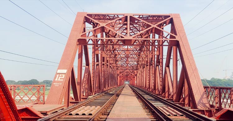 মুক্তিযুদ্ধের নীরব সাক্ষী হয়ে দাঁড়িয়ে আছে হার্ডিঞ্জ ব্রিজ