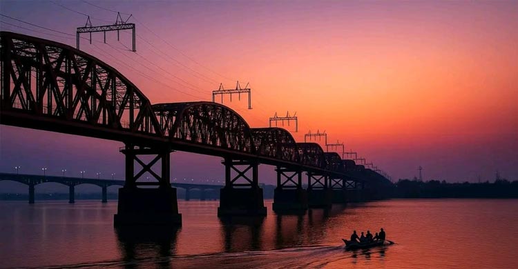 মুক্তিযুদ্ধের নীরব সাক্ষী হয়ে দাঁড়িয়ে আছে হার্ডিঞ্জ ব্রিজ