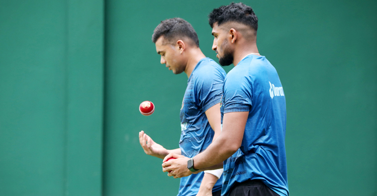 সবুজ দেখালেও শেরে বাংলার এই পিচ কি আসলেই পেস সহায়ক?