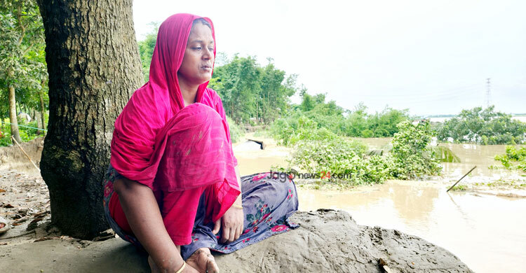 ‘কোনোমতে জানডা লইয়া বাহির হইছি, সব নদীতে তলাইয়া গেলো’