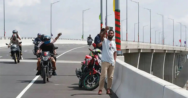 রিট অকার্যকর, পদ্মা সেতুতে যেভাবে চলছে মোটরসাইকেল