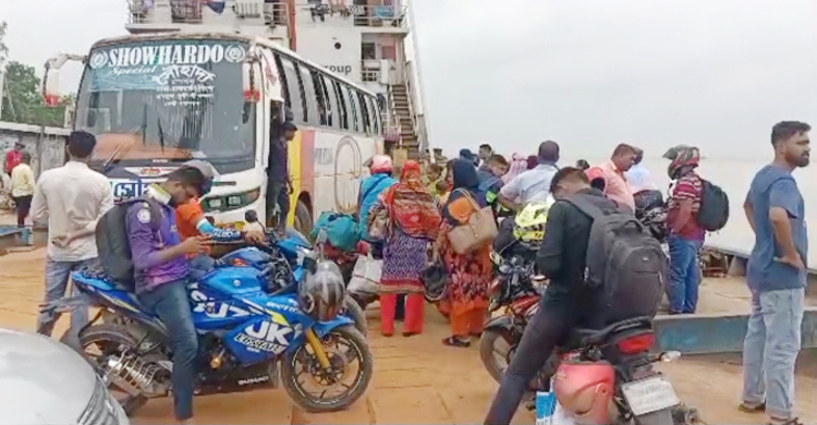 দৌলতদিয়ায় চাপ নেই, ভোগান্তি ছাড়াই কর্মস্থলে ফিরছেন মানুষ