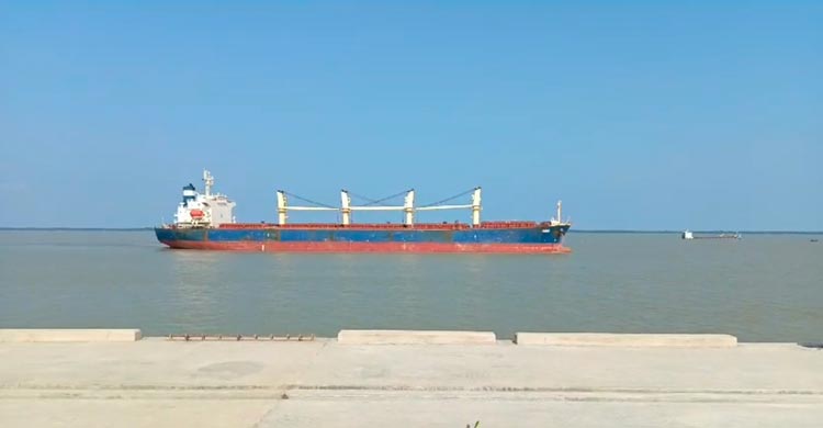 পায়রা বন্দরে প্রথমবারের মতো ভিড়লো বিদেশি জাহাজ