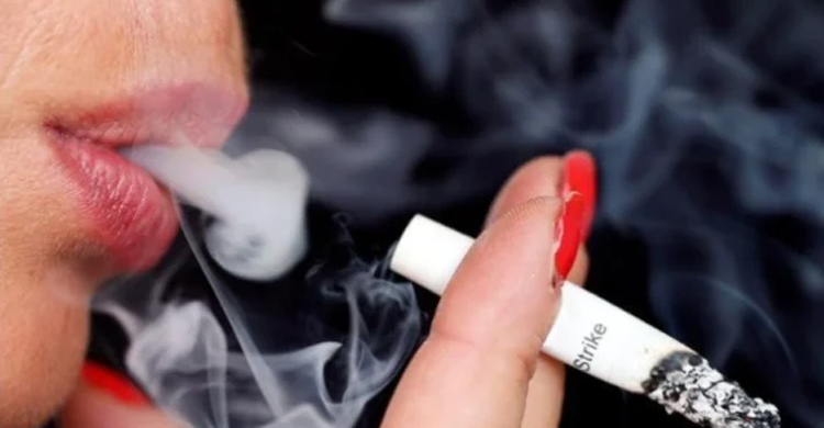 পাকিস্তানের ৭২ শতাংশ নারী ধূমপায়ী