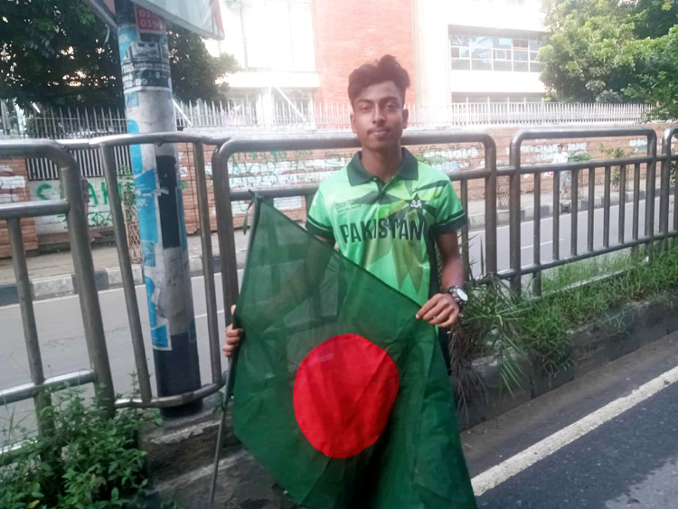‘পাকিস্তানের জার্সি পরে এসেছি বাংলাদেশকে জেতানোর জন্য’