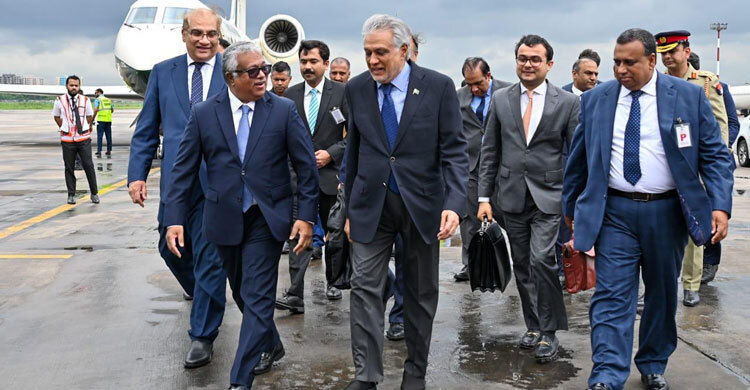 Pak Deputy PM arrives in Dhaka