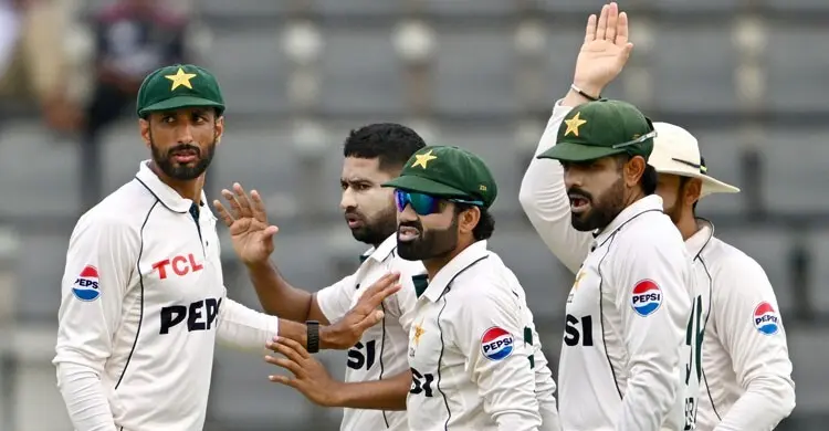 প্রথম দিন শেষে ২৫৭ রানে পিছিয়ে পাকিস্তান
