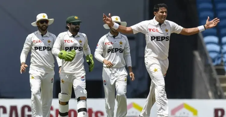 আগ্রাসী উদযাপনে শাস্তি পেলেন দুই পাকিস্তানি ক্রিকেটার