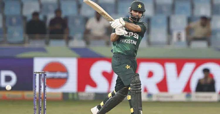 ফখরের ফিফটি আফ্রিদির ক্যামিওতে পাকিস্তানের লড়াকু পুঁজি