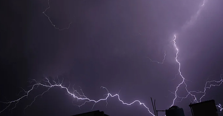 পাকিস্তানে বজ্রপাতে ১০ জনের প্রাণহানি