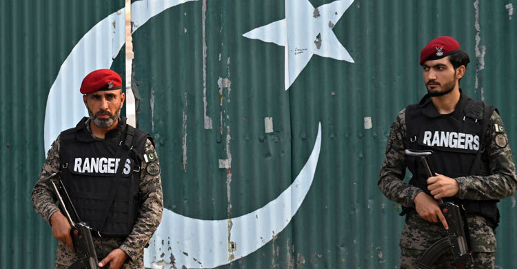 Pakistan army kills 30 ‘militants’ crossing from Afghanistan