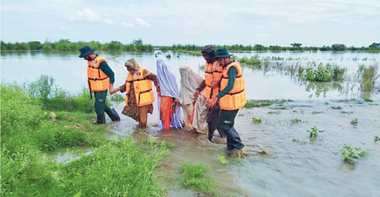 পাকিস্তানে বৃষ্টি-বন্যায় নিহতের সংখ্যা বেড়ে ২৯৯