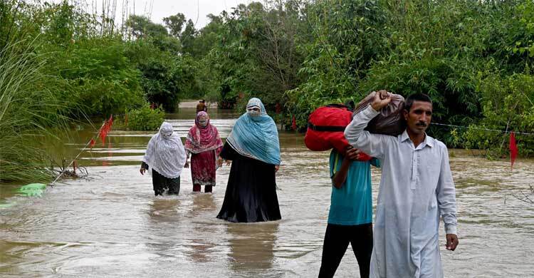 ভারত পানি ছাড়ায় পাকিস্তানের ৯ জেলায় উচ্চ বন্যা সতর্কতা