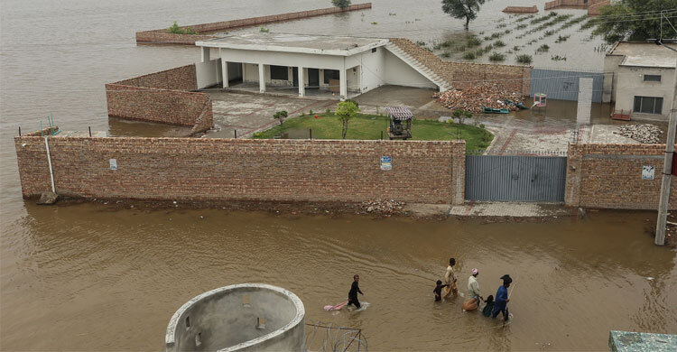 অব্যাহত ভারী বৃষ্টি ও বন্যা, সংকটের মুখে পাকিস্তান