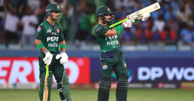 ভারতের সামনে চ্যালেঞ্জিং স্কোর দাঁড় করালো পাকিস্তান