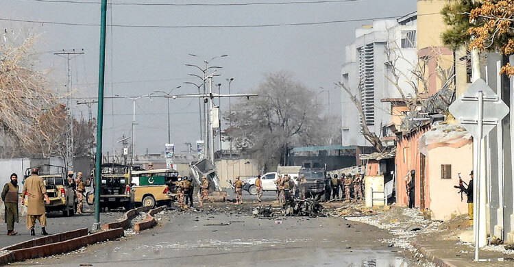 125 killed after multiple suicide and gun attacks in Pakistan
