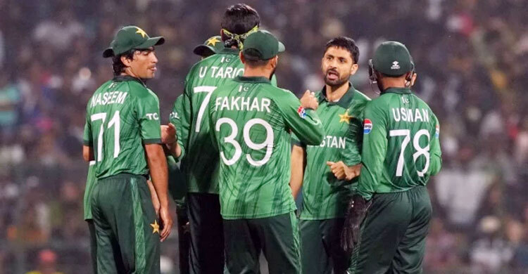 বিশ্বকাপ থেকে ফিরেই ৫০ লাখ রুপি করে জরিমানা পাকিস্তানি ক্রিকেটারদের