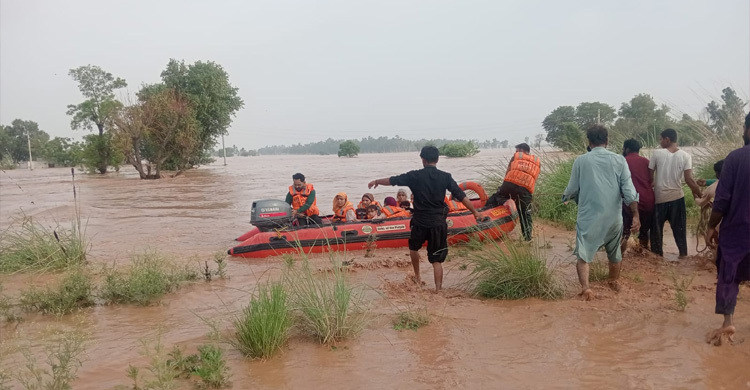 পানি ছাড়লো ভারত, পাকিস্তানে বন্যায় ২৫ জনের মৃত্যু
