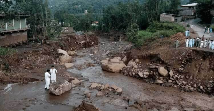 পাকিস্তানে ভারী বৃষ্টিতে কমপক্ষে ২০ জনের মৃত্যু