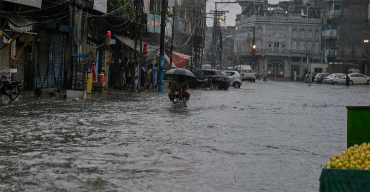 61 killed in Pakistan floods, landslides