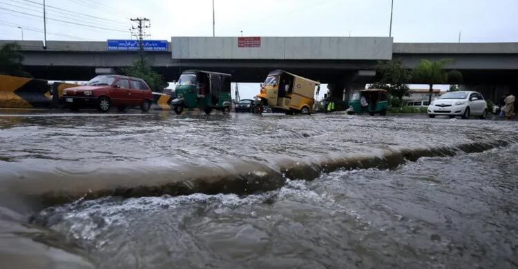 Lightning and unusually heavy rain kill 39 in Pakistan