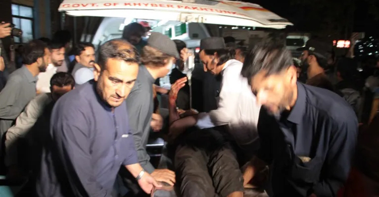 12 killed in blasts at Pakistan counterterrorism office