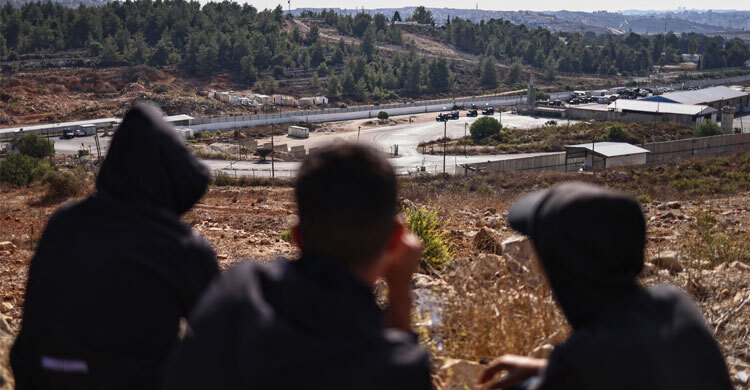 রামাল্লা ও গাজায় পৌঁছেছে ফিলিস্তিনি বন্দিদের বহনকারী বাস