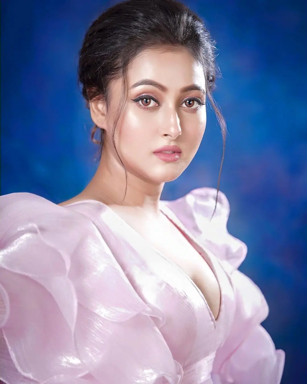 পর্দার আদর্শ বউমা, বাস্তবে বোল্ড ফ্যাশনিস্তা