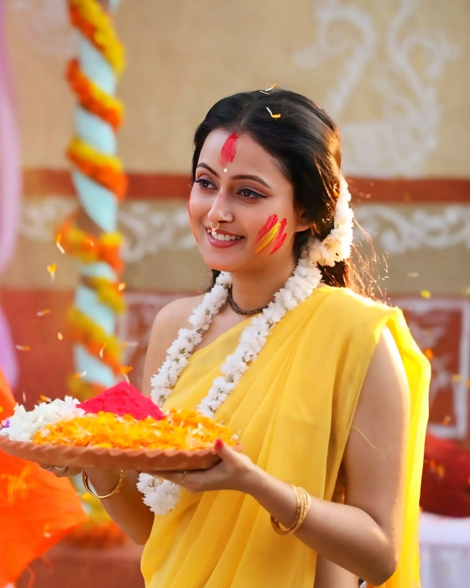 পর্দার আদর্শ বউমা, বাস্তবে বোল্ড ফ্যাশনিস্তা
