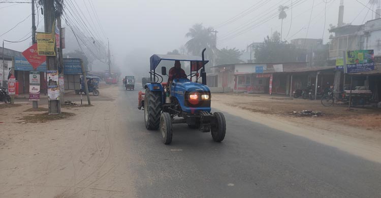 পঞ্চগড়ে ঘন কুয়াশায় হাড় কাঁপানো শীত