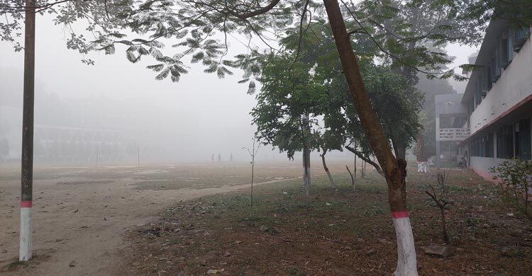 পঞ্চগড়ে ঘন কুয়াশার সঙ্গে কনকনে শীত
