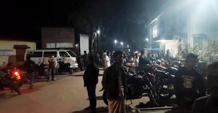 ইফতার শেষে বাড়ি ফেরার পথে বাসের ধাক্কা, প্রাণ গেলো মা-মেয়ের