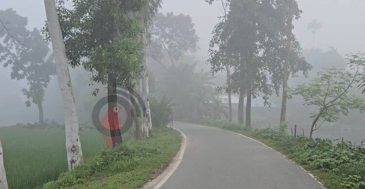 পঞ্চগড়ে কুয়াশাচ্ছন্ন ভোরের আকাশে শীতের হাতছানি