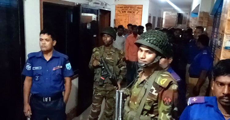 ১১ ইউপি সদস্যকে আটকালো উপকারভোগীরা, ধরে নিয়ে গেলো সেনাবাহিনী