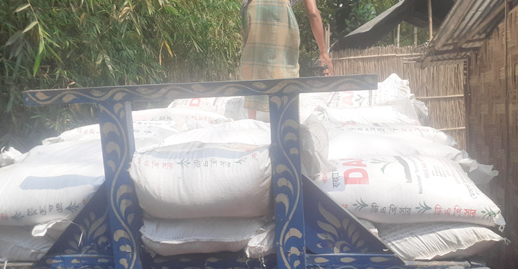 অবৈধভাবে সার মজুত, সাবেক ইউপি চেয়ারম্যান আটক