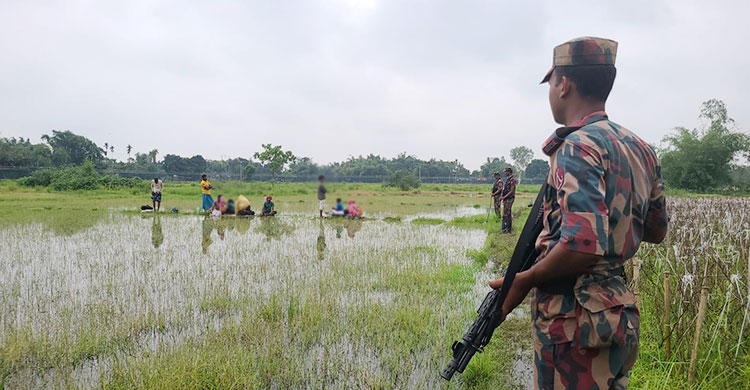 বড়বাড়ি সীমান্ত নারী, শিশুসহ ১০ জনকে পুশইনের চেষ্টা