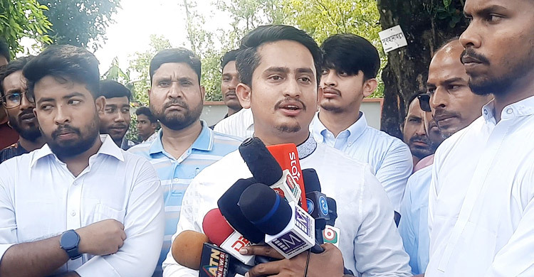 নির্বাচনের আগেই কমিশনের নিরপেক্ষতা প্রশ্নবিদ্ধ হচ্ছে